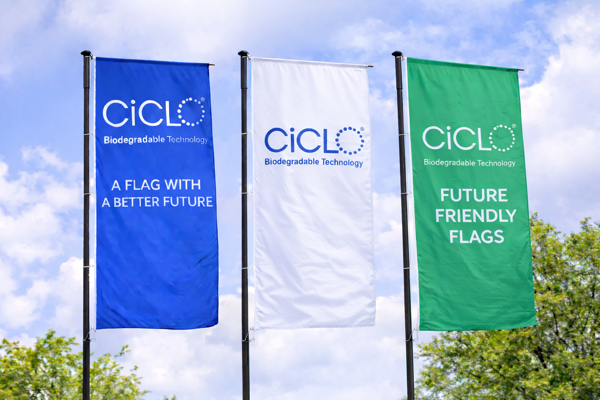 CiCLO® Flag 110 FR, +/- 110 g/m2
For subli transfer & direct
3,20 x +/- 100 m
